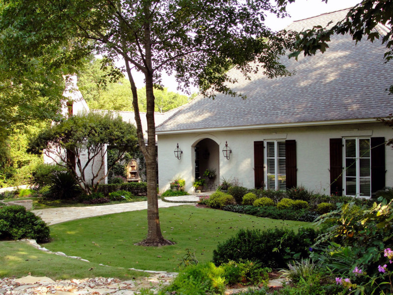 An off-center entryway and an adjacent structure all required complex decision-making, but these landscape elements have been weighted beautifully.